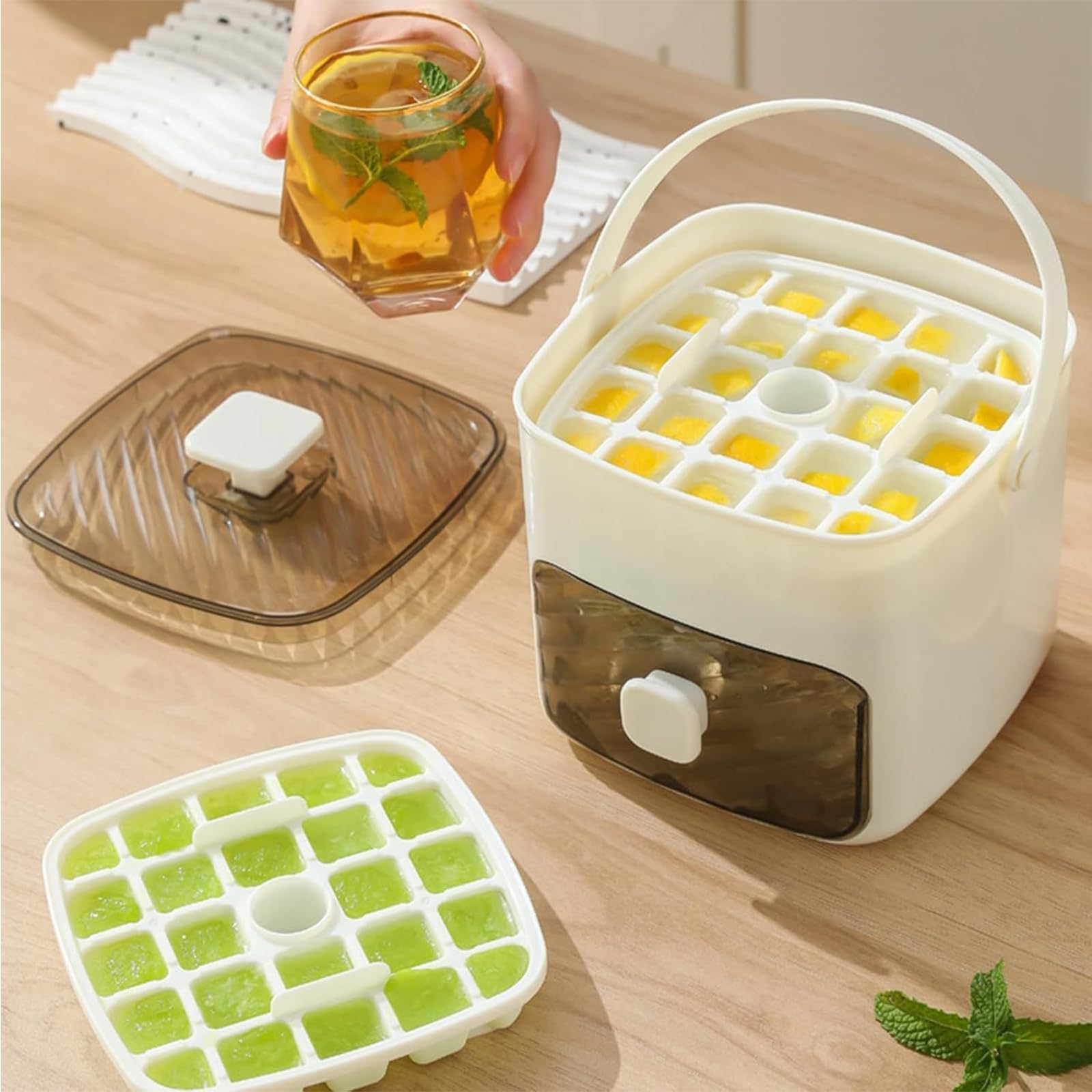 Ice Cube Maker, Storage Bin Set, Ice Cube Trays, with Press Lid & Tongs, Large Capacity Handled Press-Type Ice Block Tray Ice Cubes Reusable for DIY Cocktail Coffee Beverages for Party Home Use